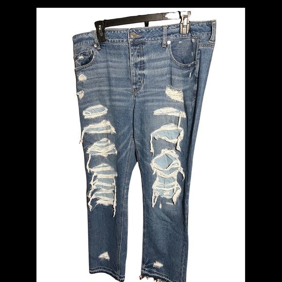 American Eagle Outfitters Denim - American Eagle Tomgirl distressed Jeans